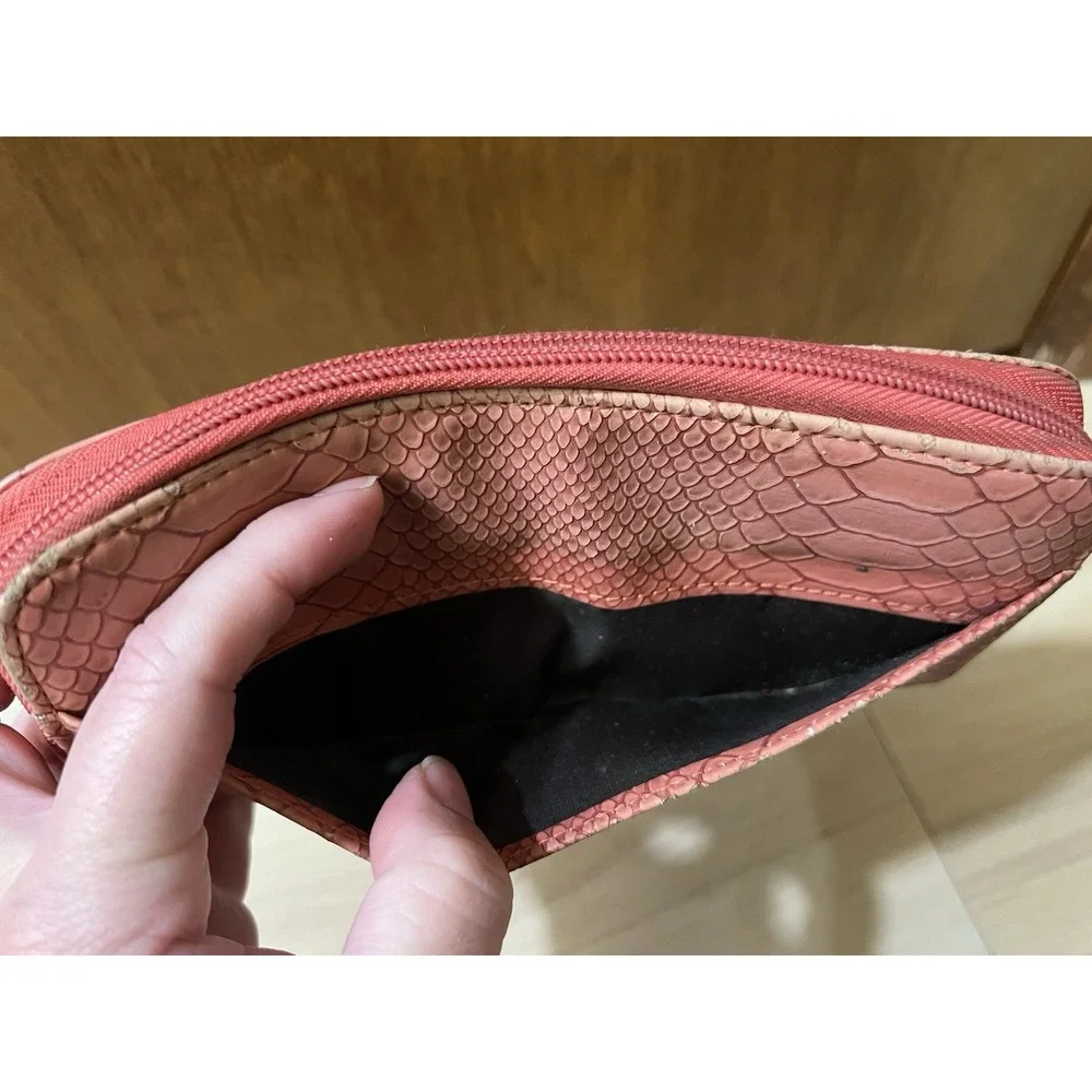 Luciano Valentino Pink‎ Embossed Accordian Zippy Wallet Zip Card Slots Pockets